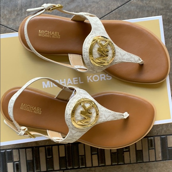 MICHAEL KORS AUBREY CHARM THONG MINI MO LOGO PVC - Picture 2 of 16